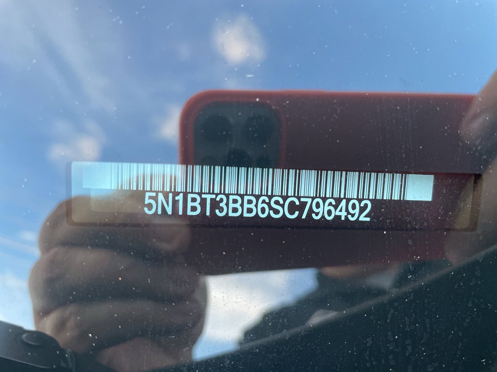 Certified 2025 Nissan Rogue SV image 27