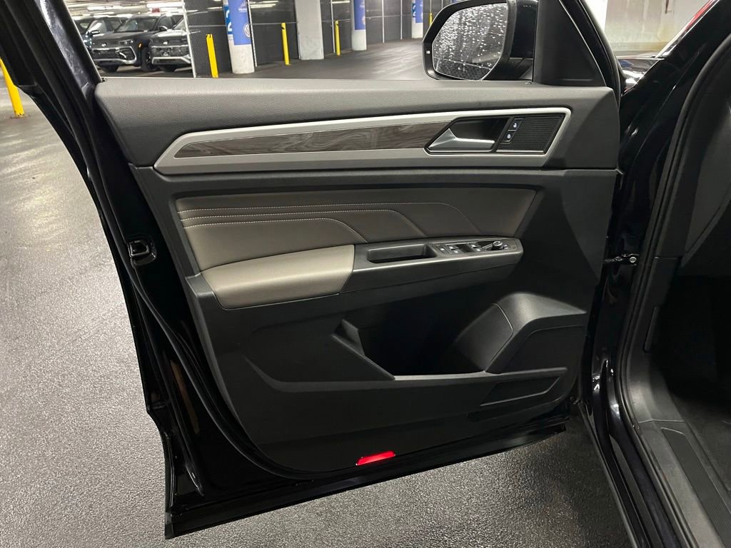 Used 2022 Volkswagen Atlas Cross Sport SE image 16