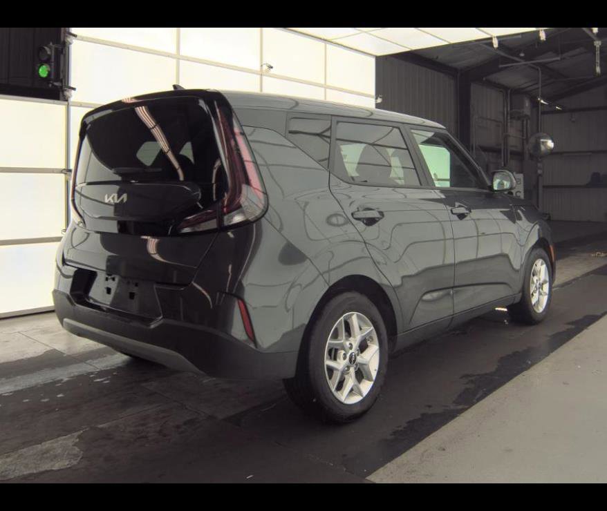 Used 2025 Kia Soul LX image 11