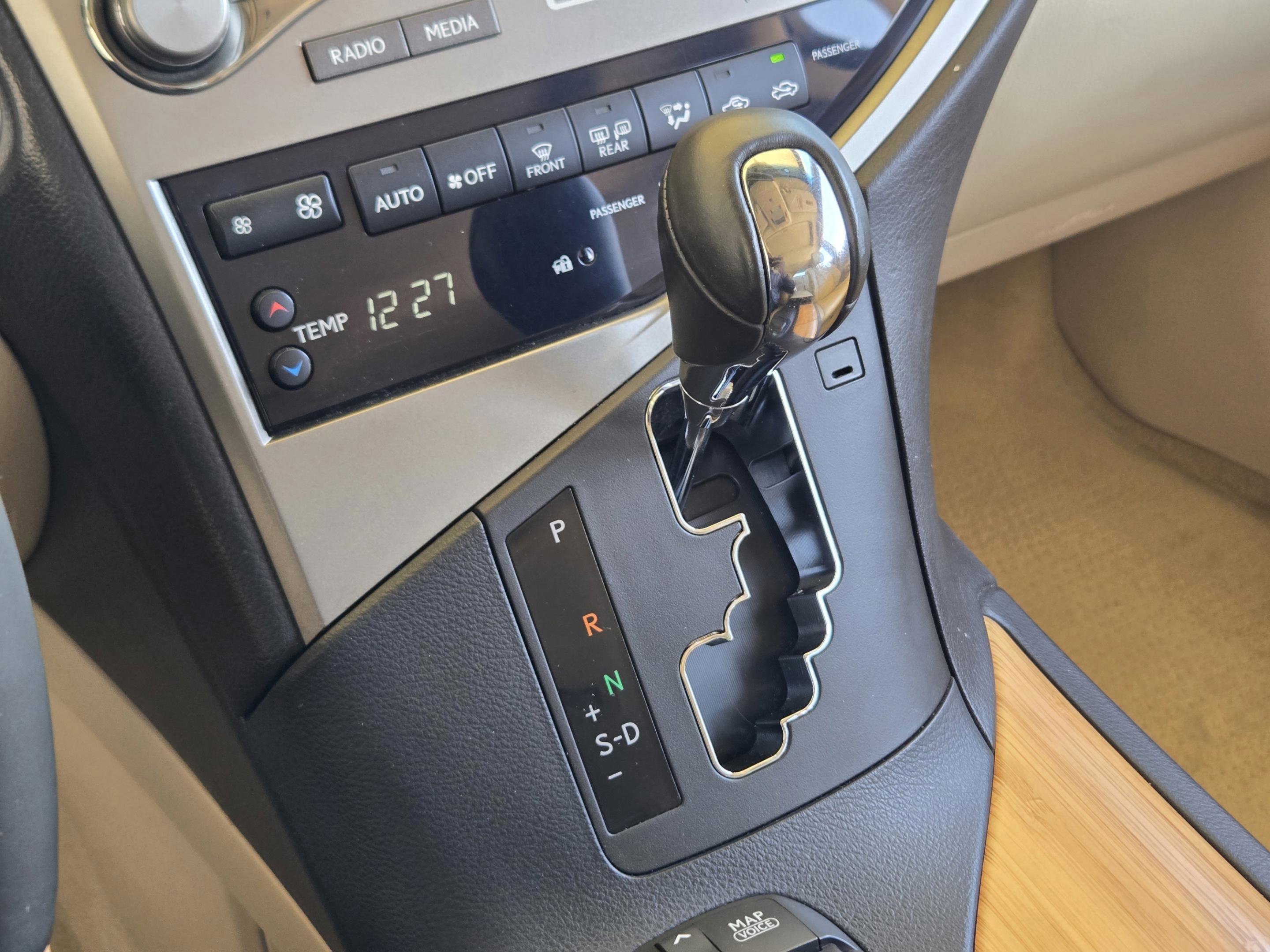 Used 2015 Lexus RX 450h FWD image 18