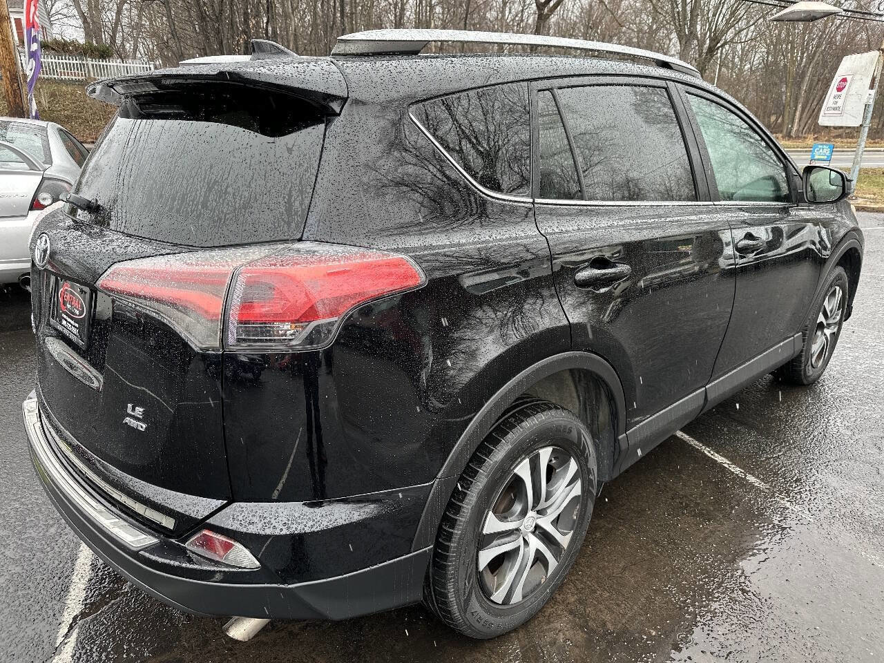 Used 2017 Toyota RAV4 LE image 6