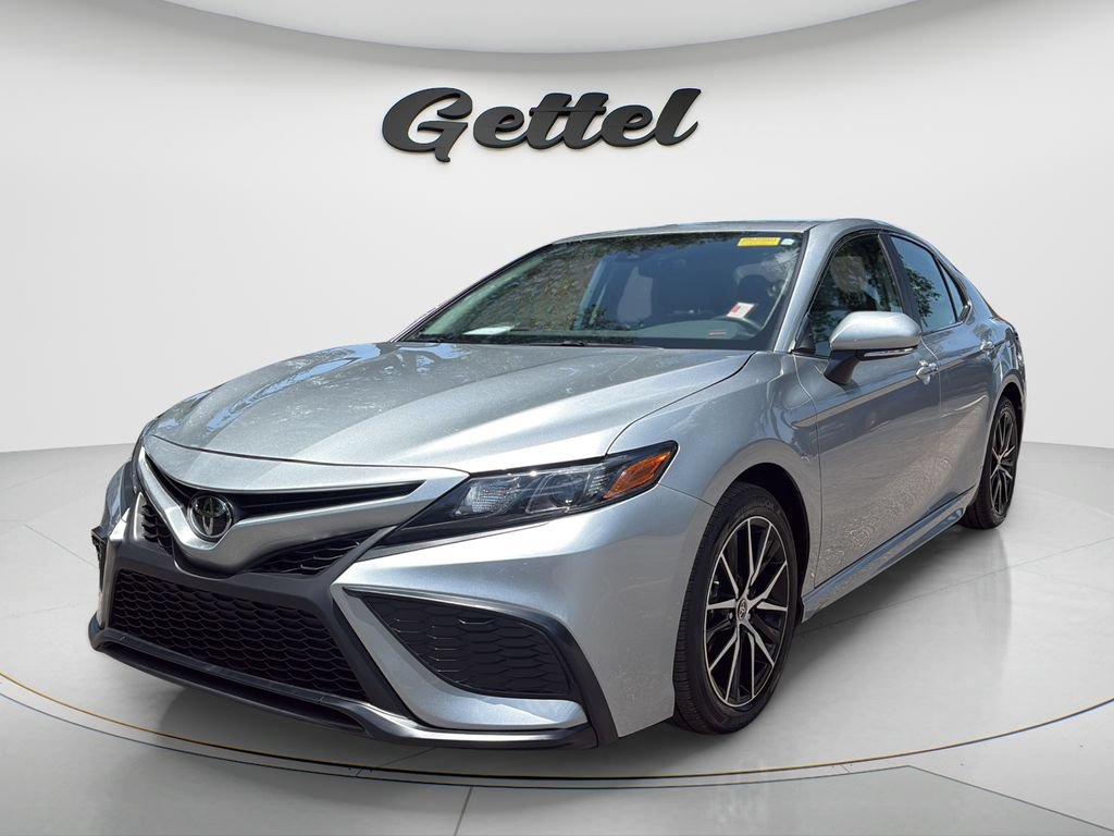 Used 2024 Toyota Camry SE w/ Cold Weather Package