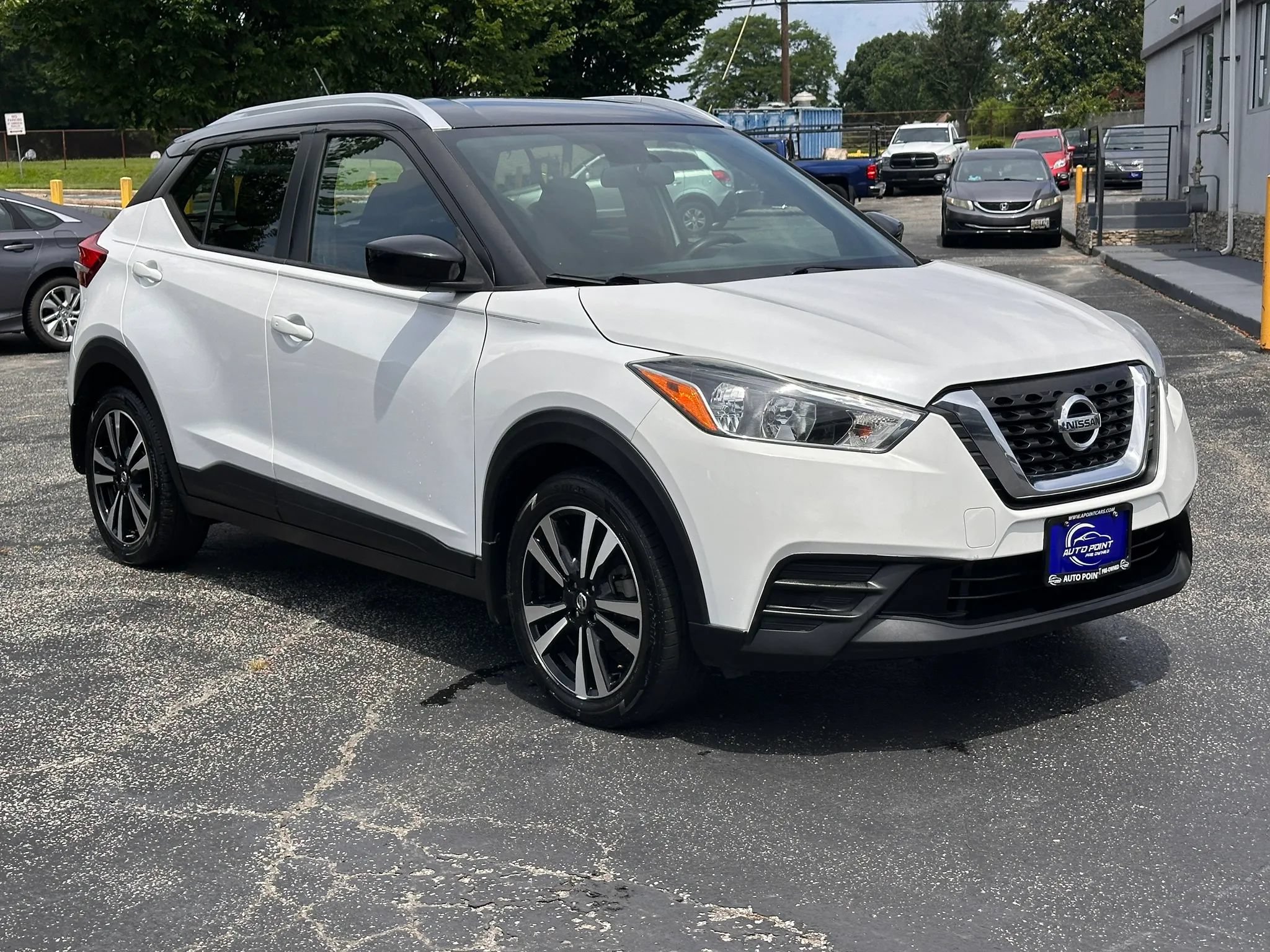 Used 2018 Nissan Kicks SV FWD image 3