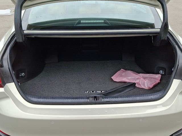 Used 2025 Lexus ES 300h w/ Premium Package image 40