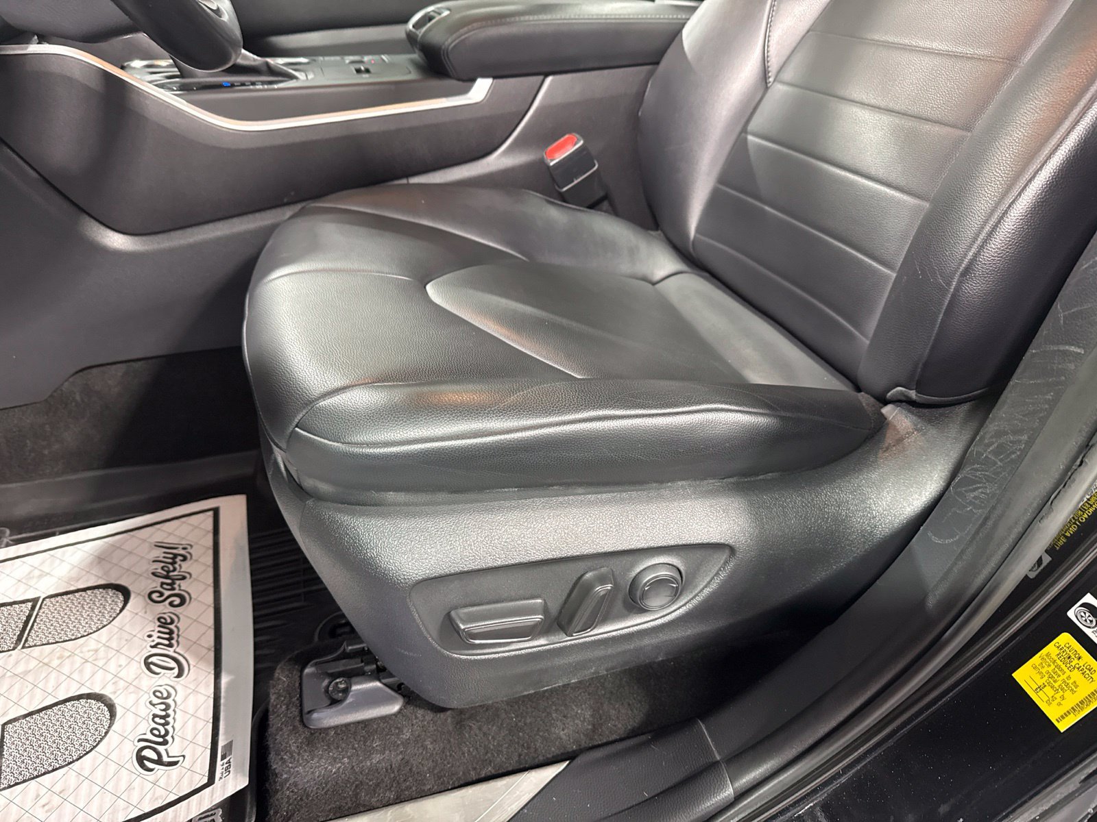 Used 2023 Toyota Highlander XLE w/ Protection Package #3 (TMS) AWD/4WD image 25