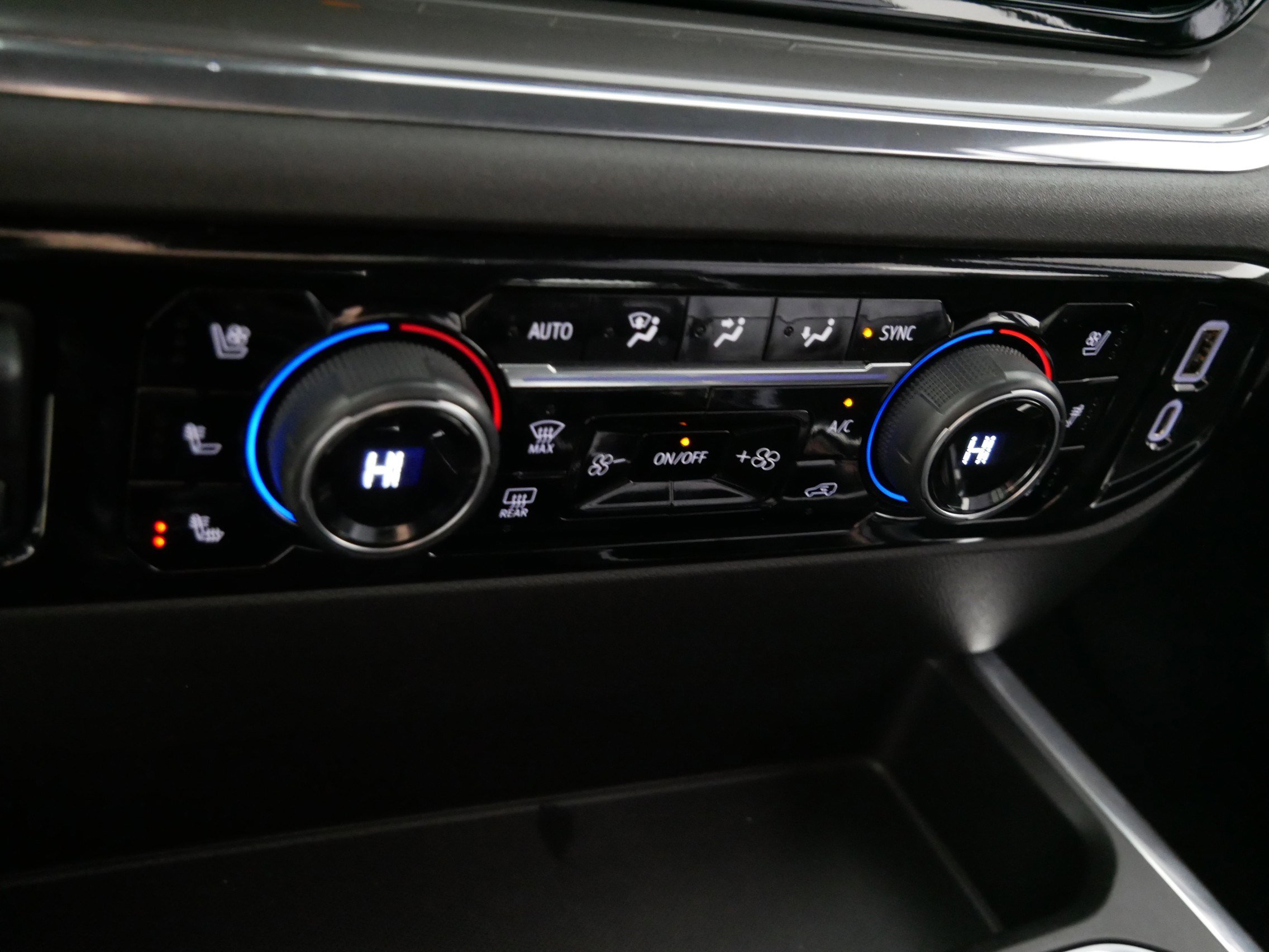 Used 2023 Chevrolet Silverado 1500 High Country w/ Technology Package image 23