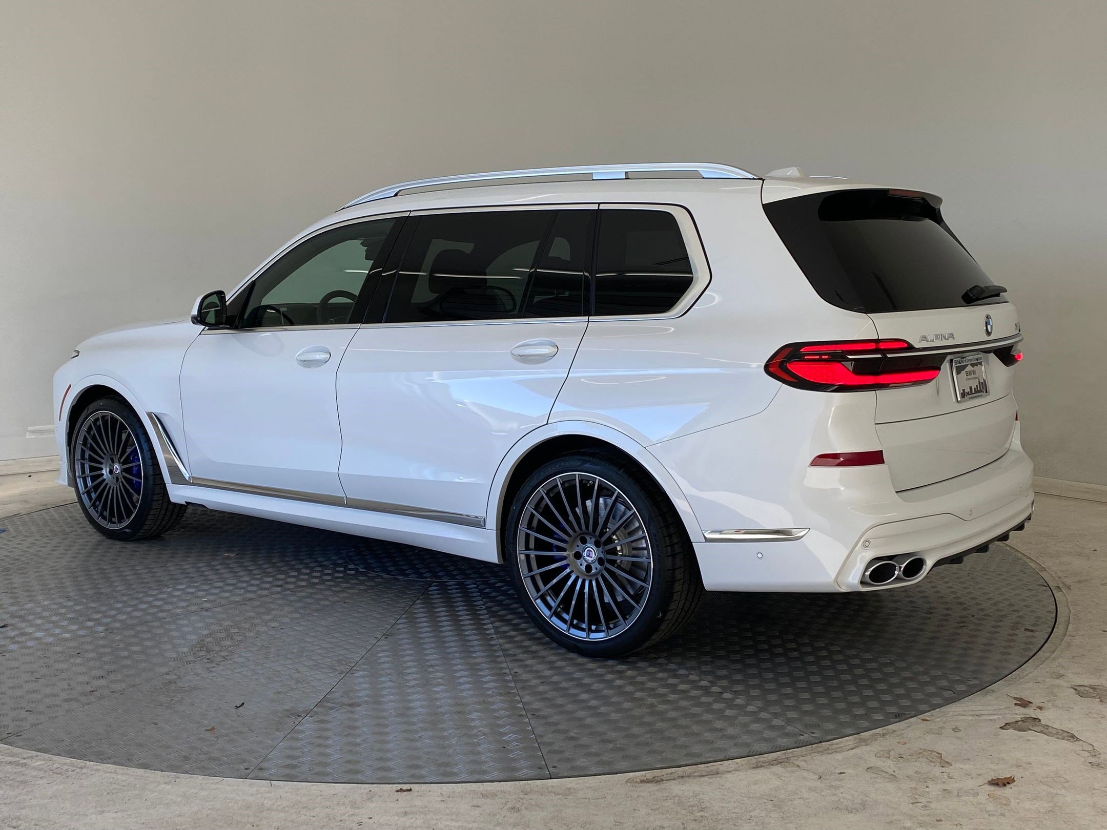 New 2026 BMW ALPINA XB7 image 3