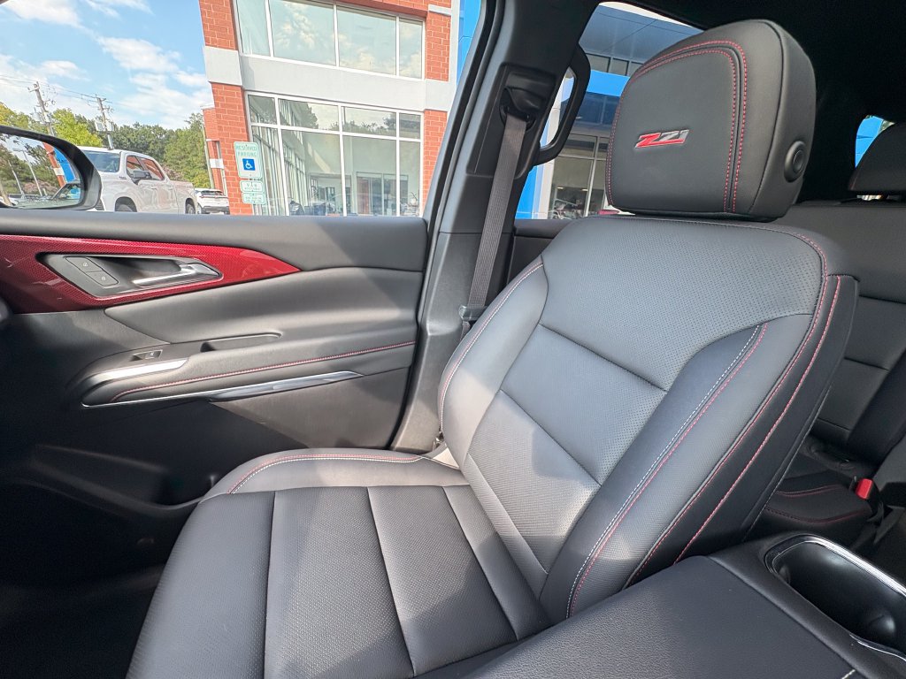 Used 2025 Chevrolet Traverse Z71 w/ Driver Confidence Package AWD/4WD image 11
