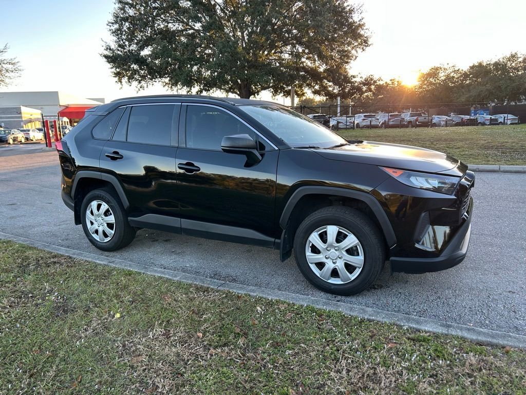 Used 2020 Toyota RAV4 LE image 7