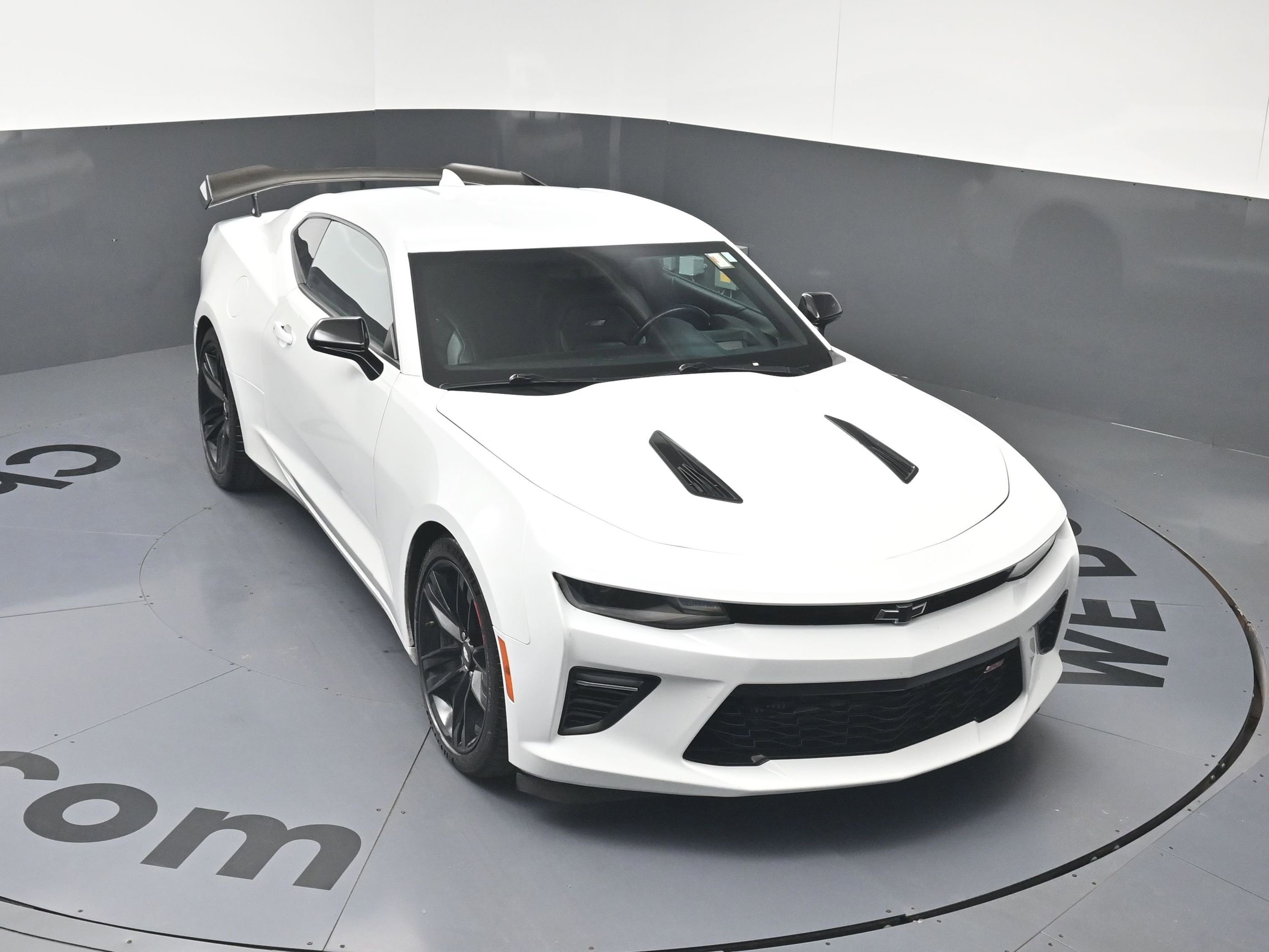 Used 2018 Chevrolet Camaro SS w/ Redline Edition RWD image 31