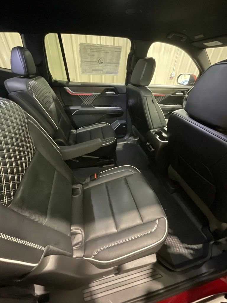 Used 2025 GMC Acadia Denali w/ Super Cruise Package image 14