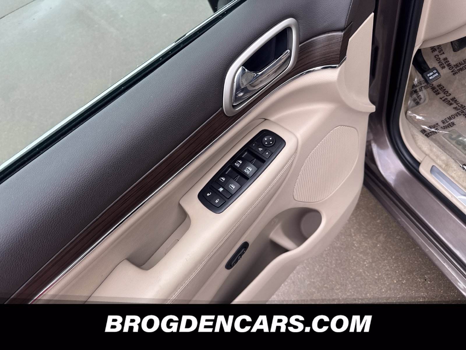 Used 2017 Jeep Grand Cherokee Overland AWD/4WD image 8