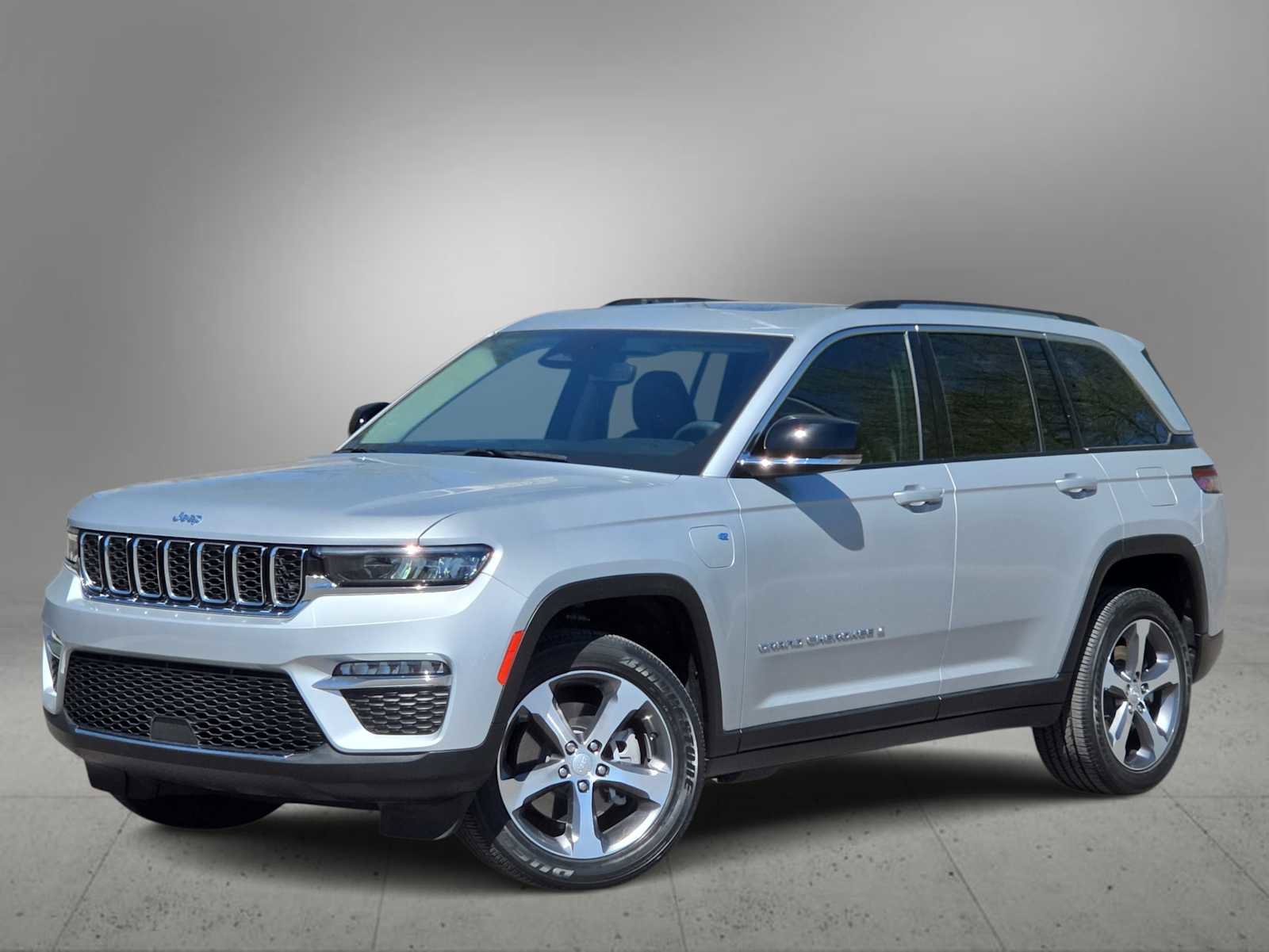 Used 2023 Jeep Grand Cherokee 4WD 4xe image 1