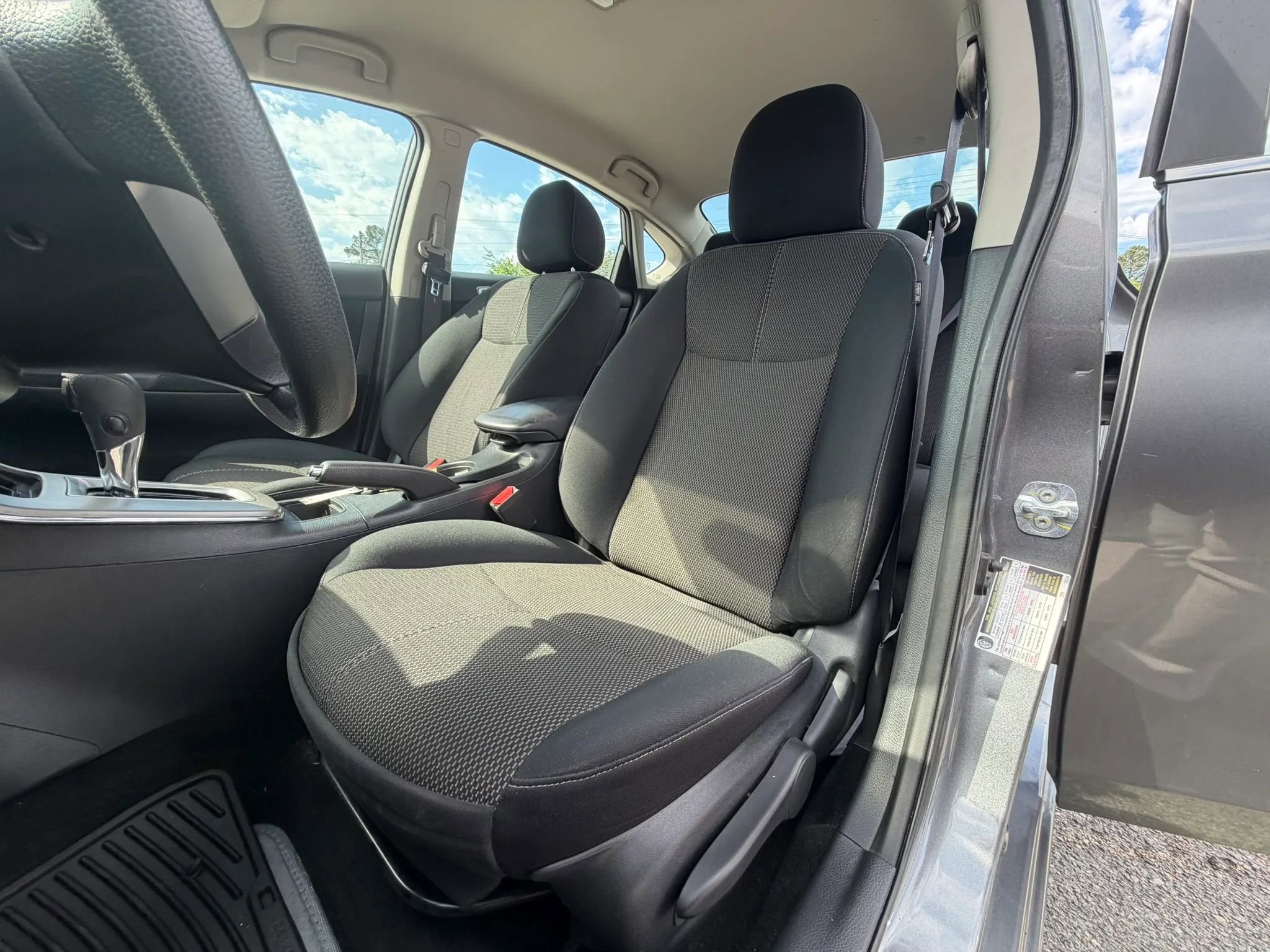 Used 2015 Nissan Sentra S image 23