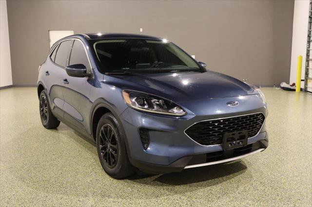 Used 2020 Ford Escape SE image 1
