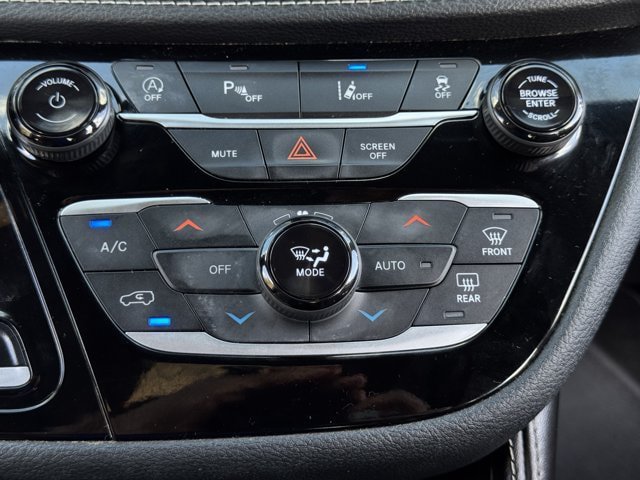 Used 2025 Chrysler Pacifica Limited FWD image 21