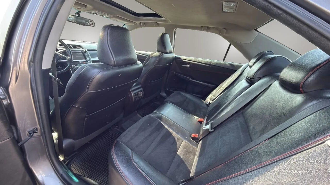Used 2017 Toyota Camry XSE w/ Moonroof Package FWD image 10
