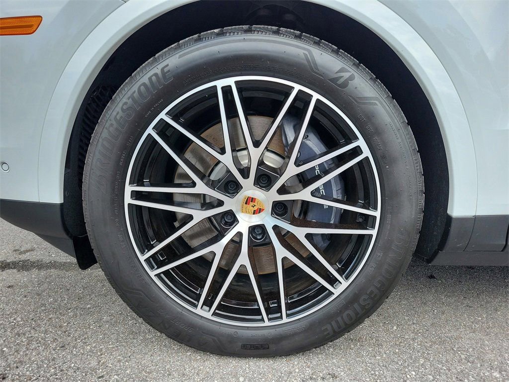 Certified 2025 Porsche Cayenne E-Hybrid image 11