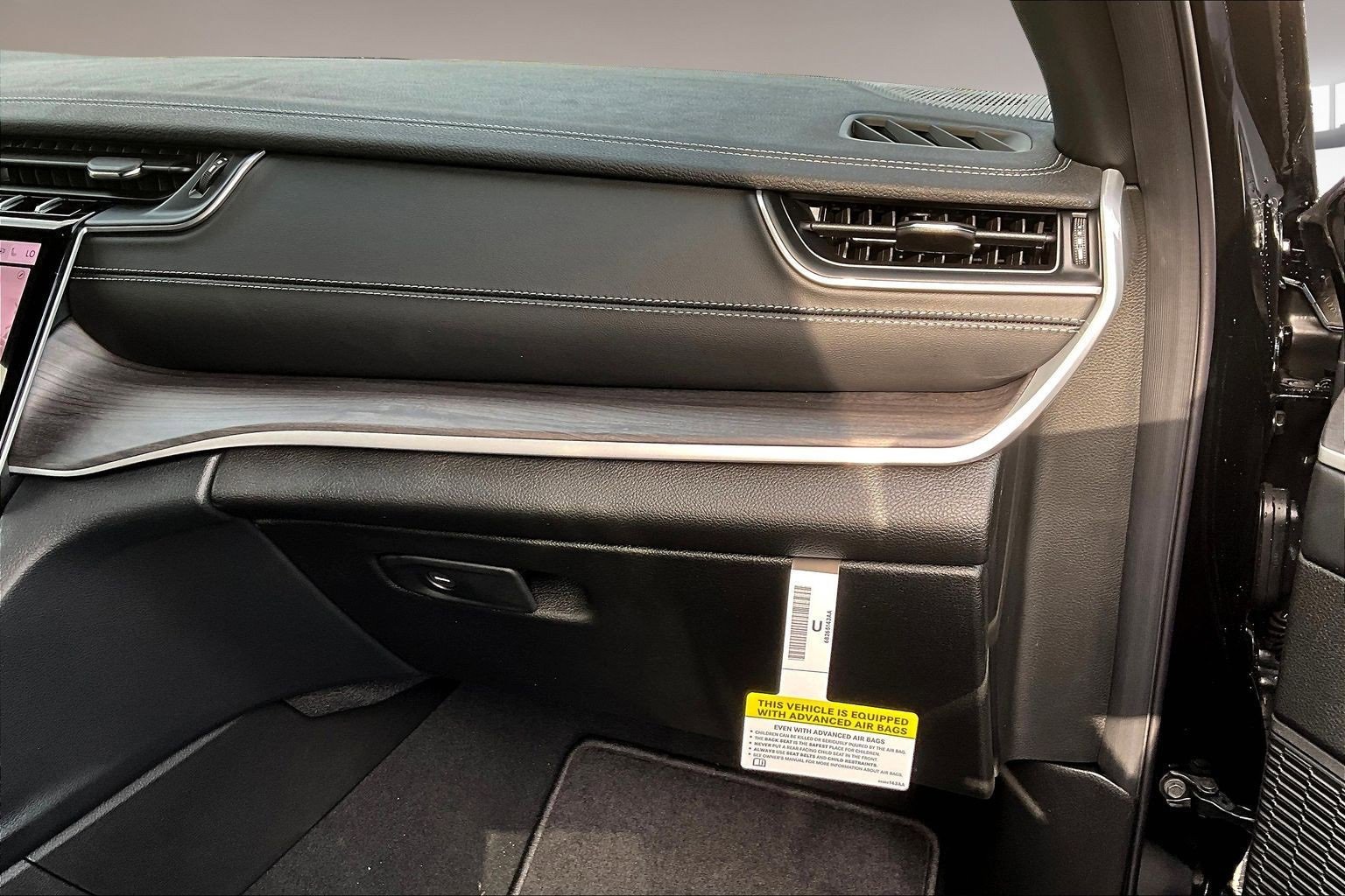 New 2025 Jeep Grand Cherokee L Limited w/ Luxury Tech Group II image 26