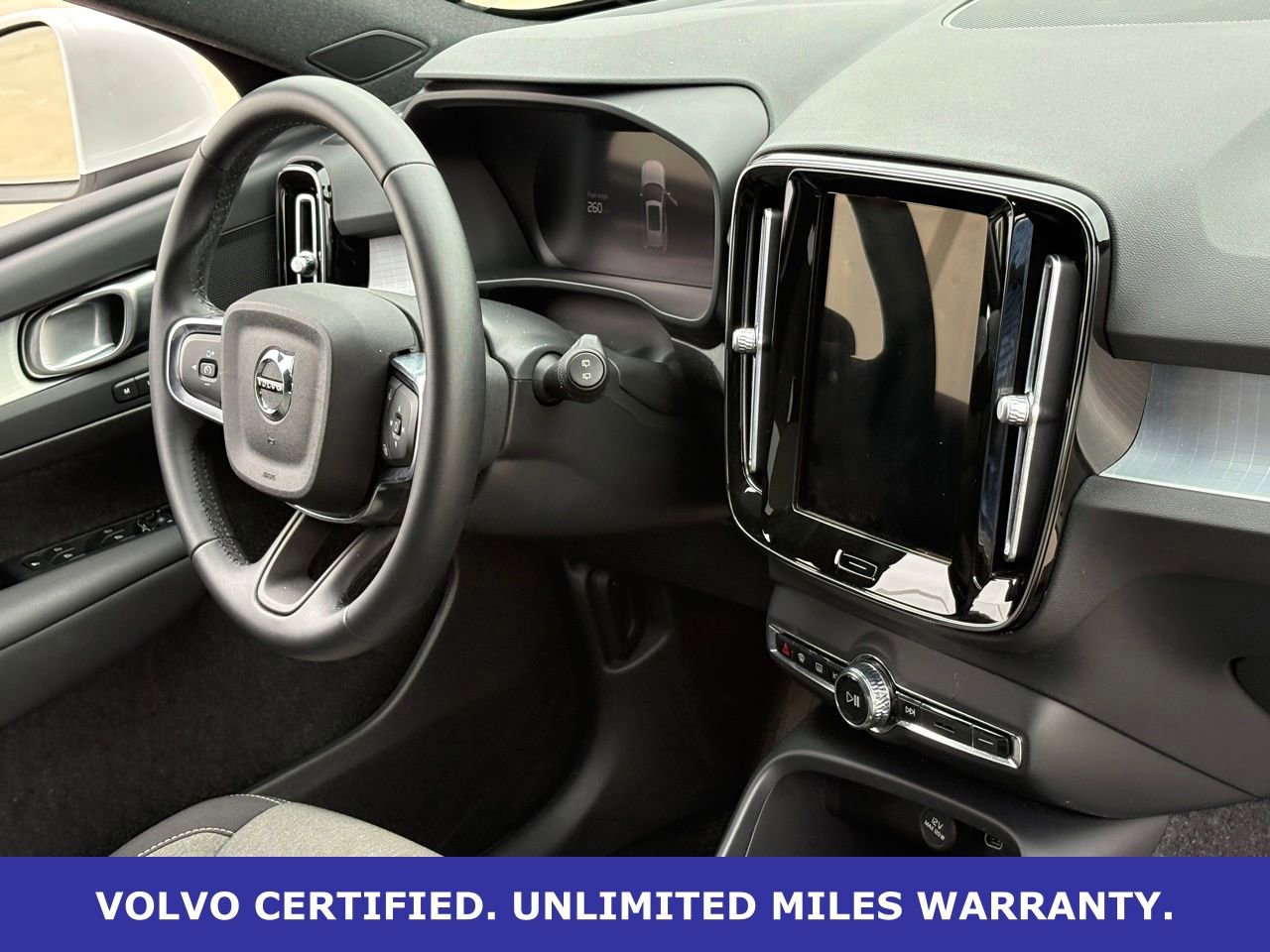 Certified 2025 Volvo XC40 B5 Core AWD/4WD image 35