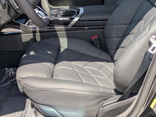 New 2025 BMW i7 xDrive60 AWD/4WD image 4
