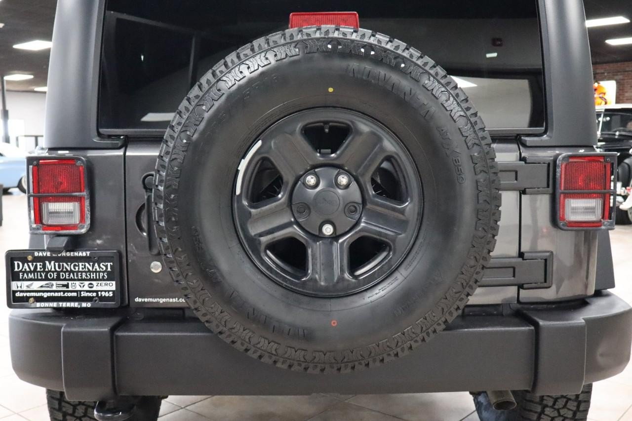 Used 2018 Jeep Wrangler Sport w/ Connectivity Group AWD/4WD image 26