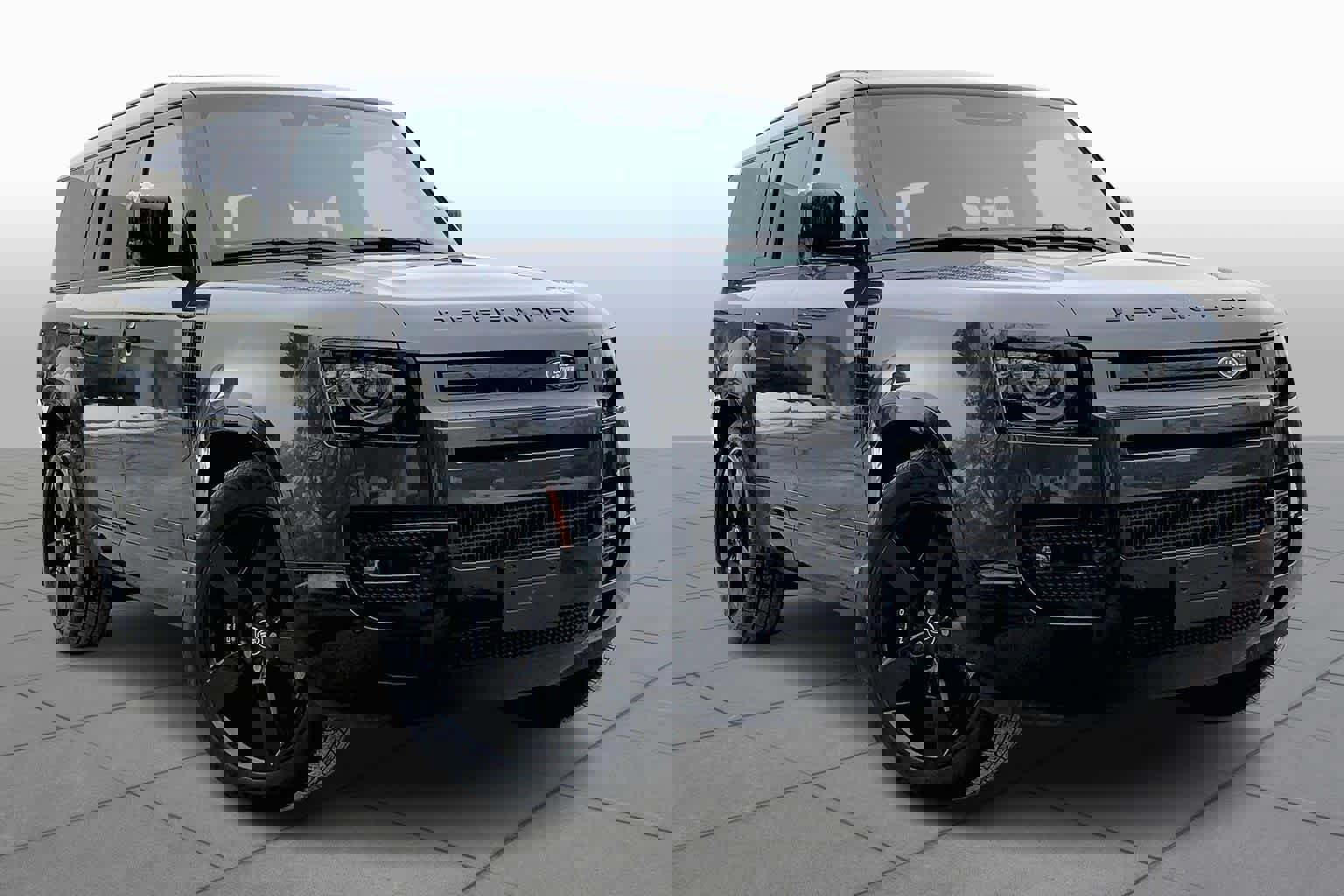 Used 2025 Land Rover Defender 130 V8 image 2