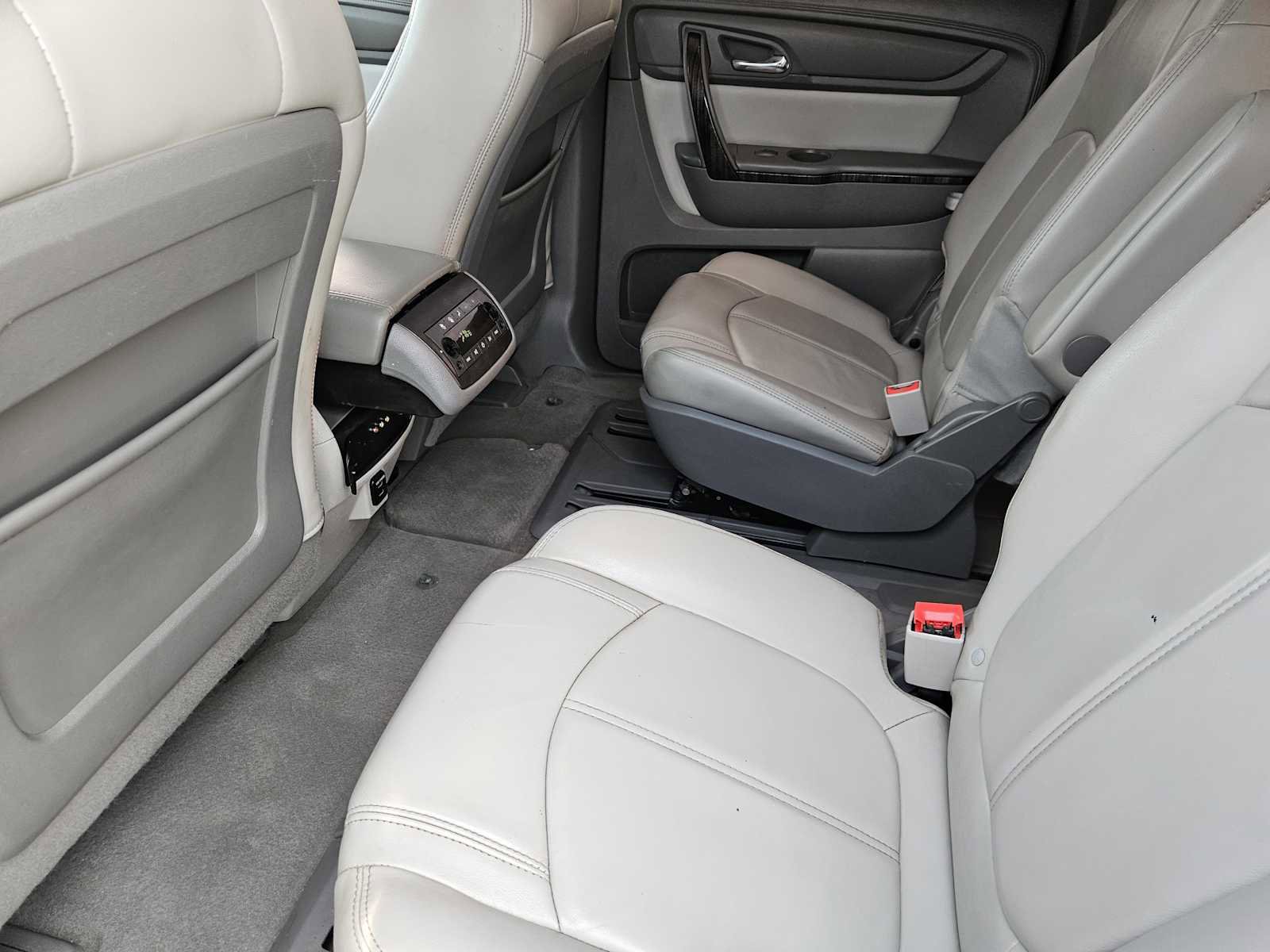 Used 2015 GMC Acadia SLT image 26