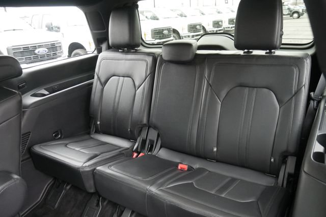 Used 2018 Ford Expedition Limited w/ Equipment Group 302A AWD/4WD image 29