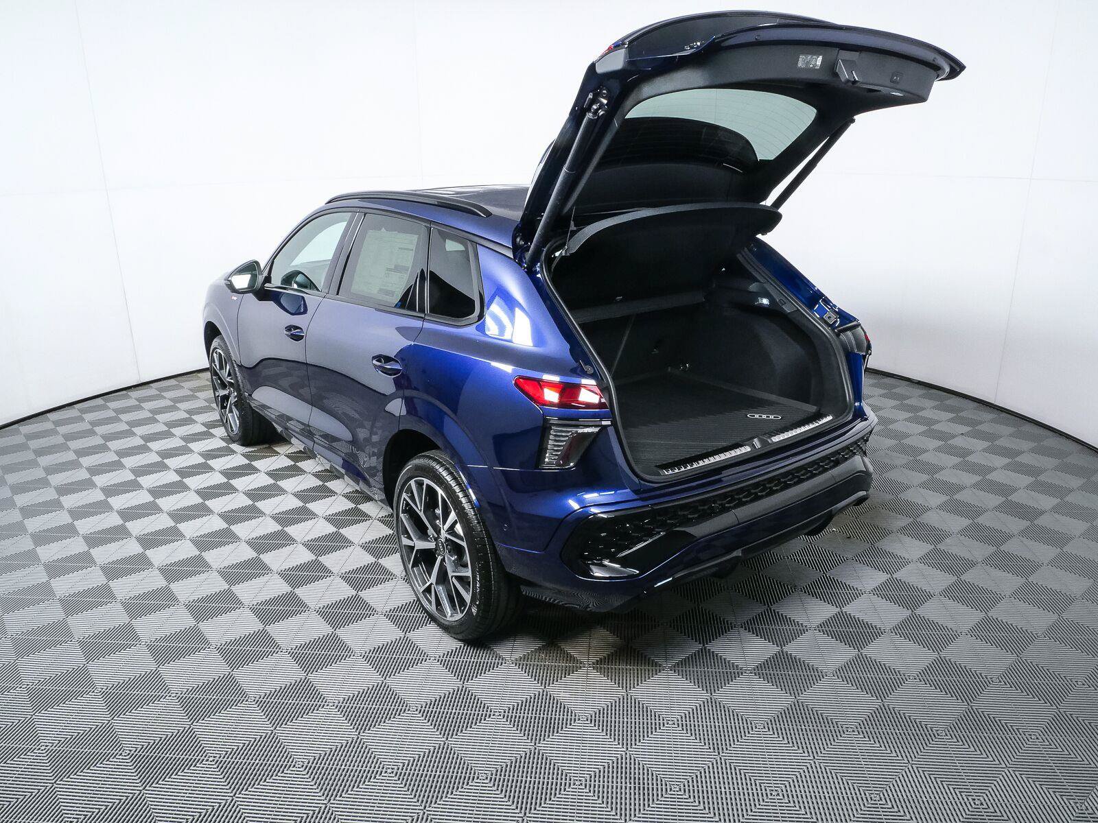New 2026 Audi Q3 quattro 2.0T AWD/4WD image 30