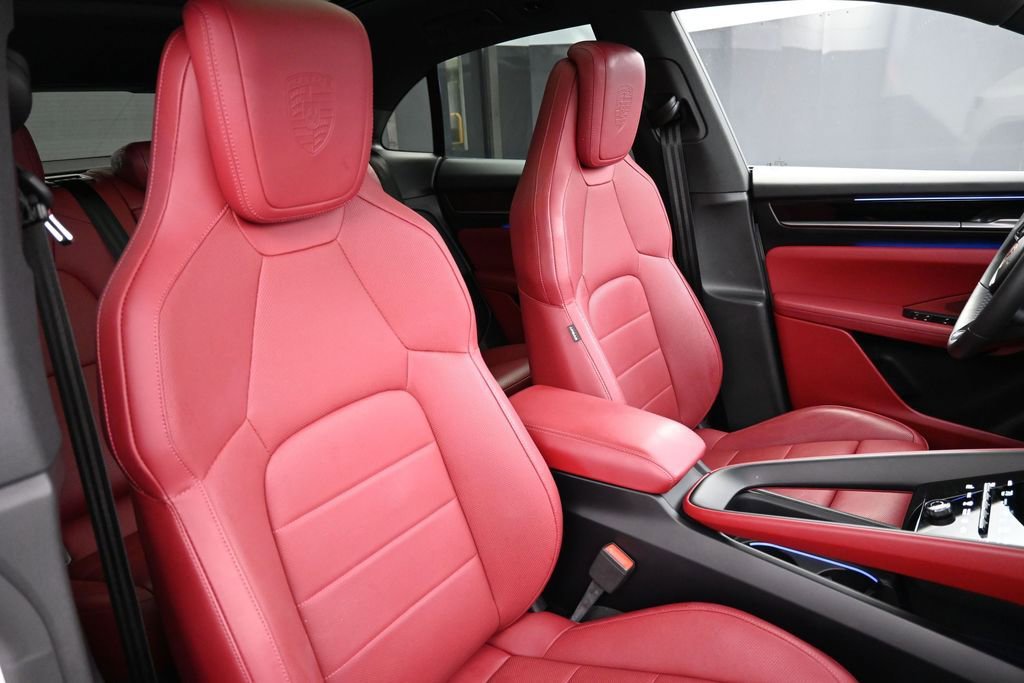 Certified 2025 Porsche Macan 4S Electric AWD/4WD image 27