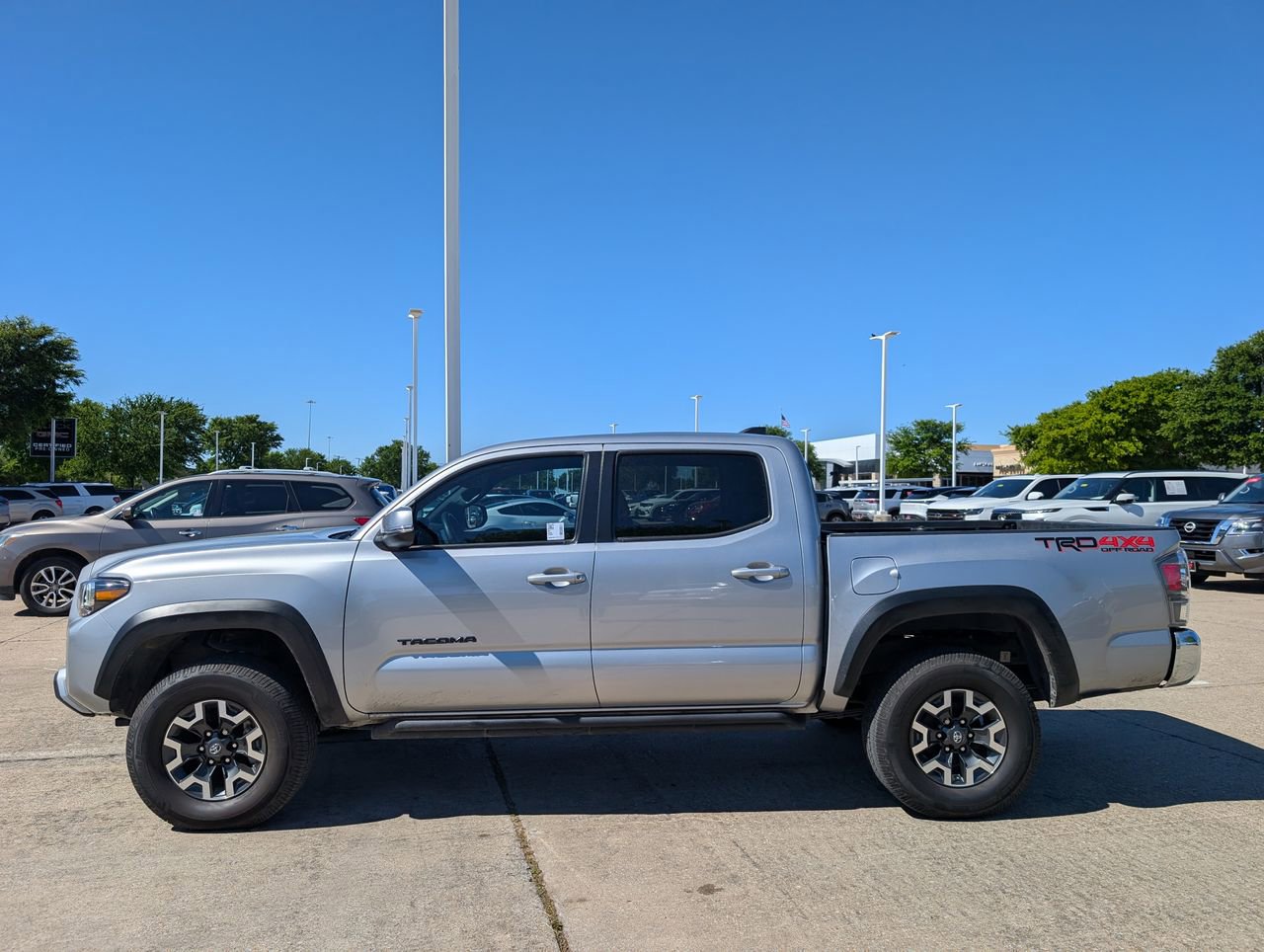 Used 2021 Toyota Tacoma TRD Off-Road image 2