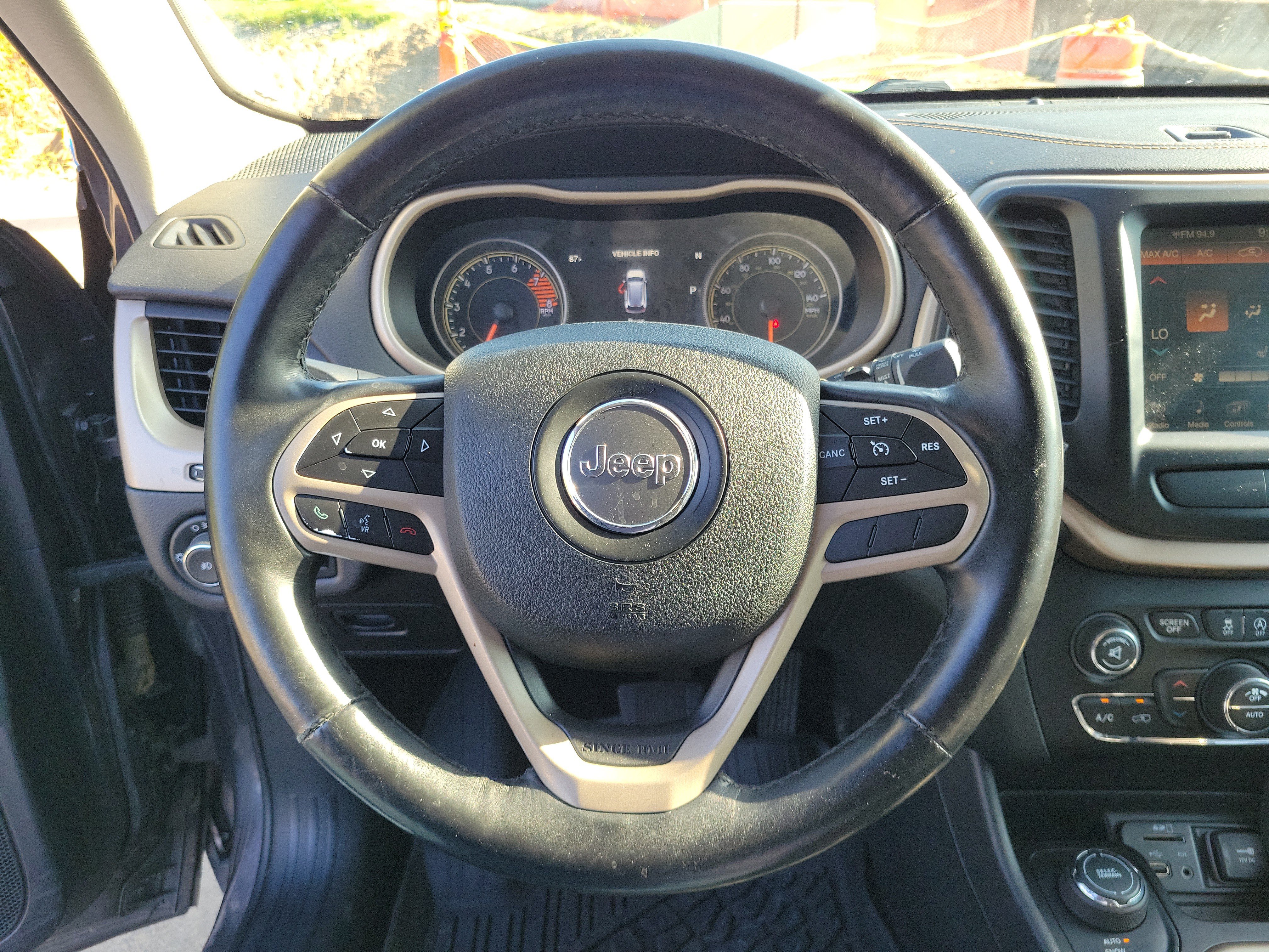 Used 2017 Jeep Cherokee Limited AWD/4WD image 21