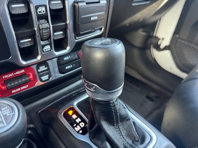 Used 2025 Jeep Wrangler Unlimited Rubicon AWD/4WD image 16