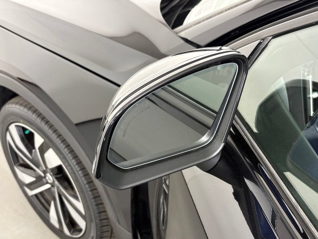 Used 2024 Volvo XC40 B5 Plus w/ Climate Package AWD/4WD image 58