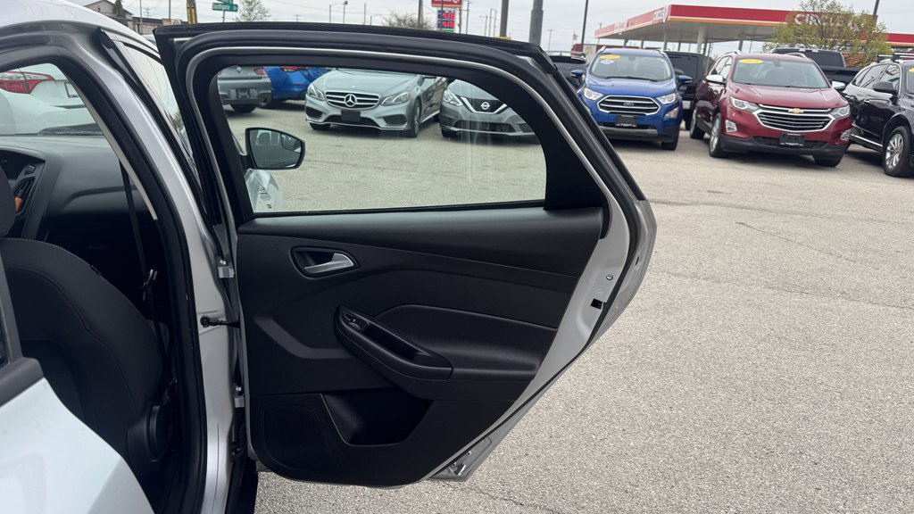 Used 2015 Ford Focus SE FWD image 23