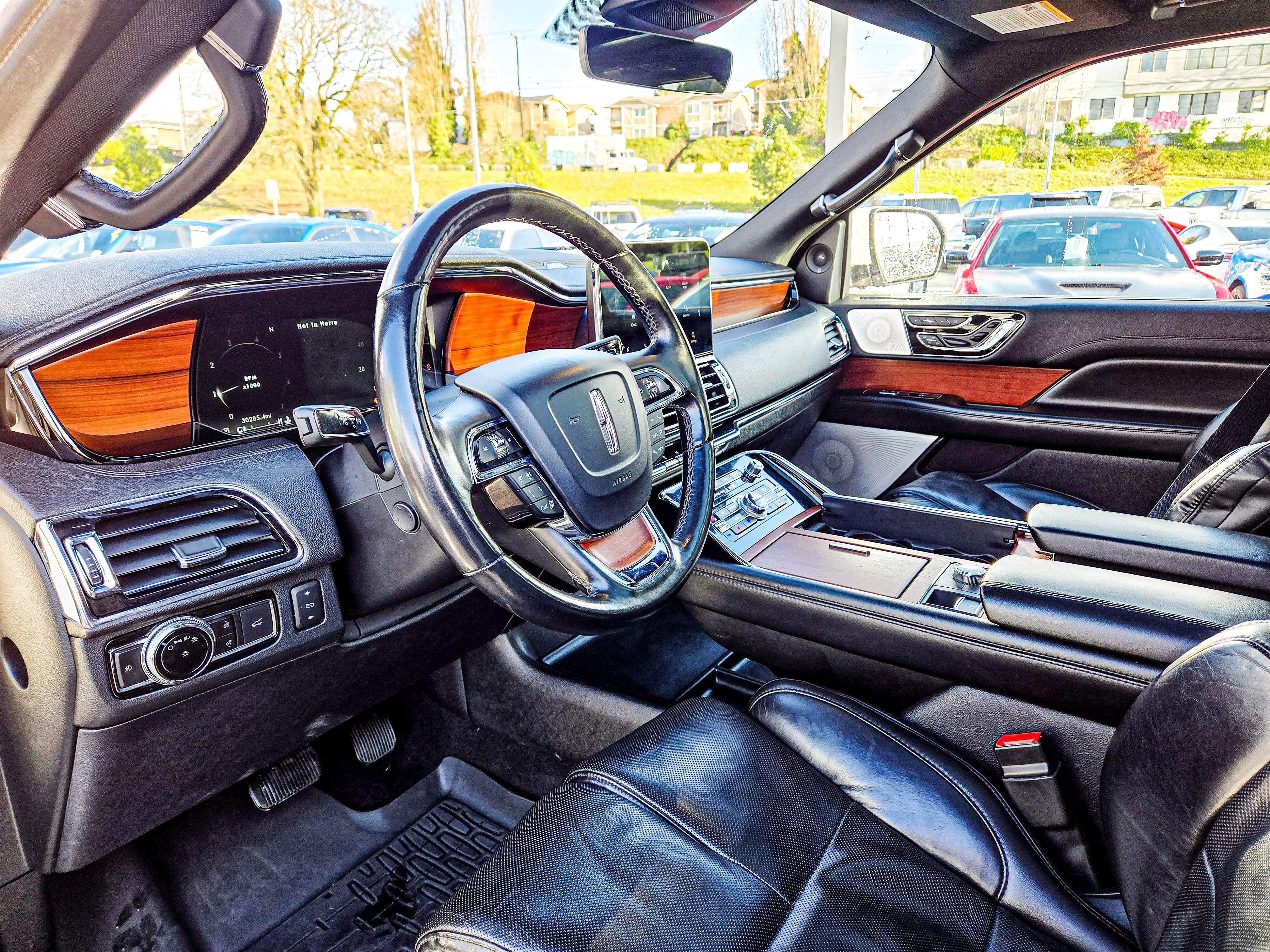 Used 2020 Lincoln Navigator Reserve image 9