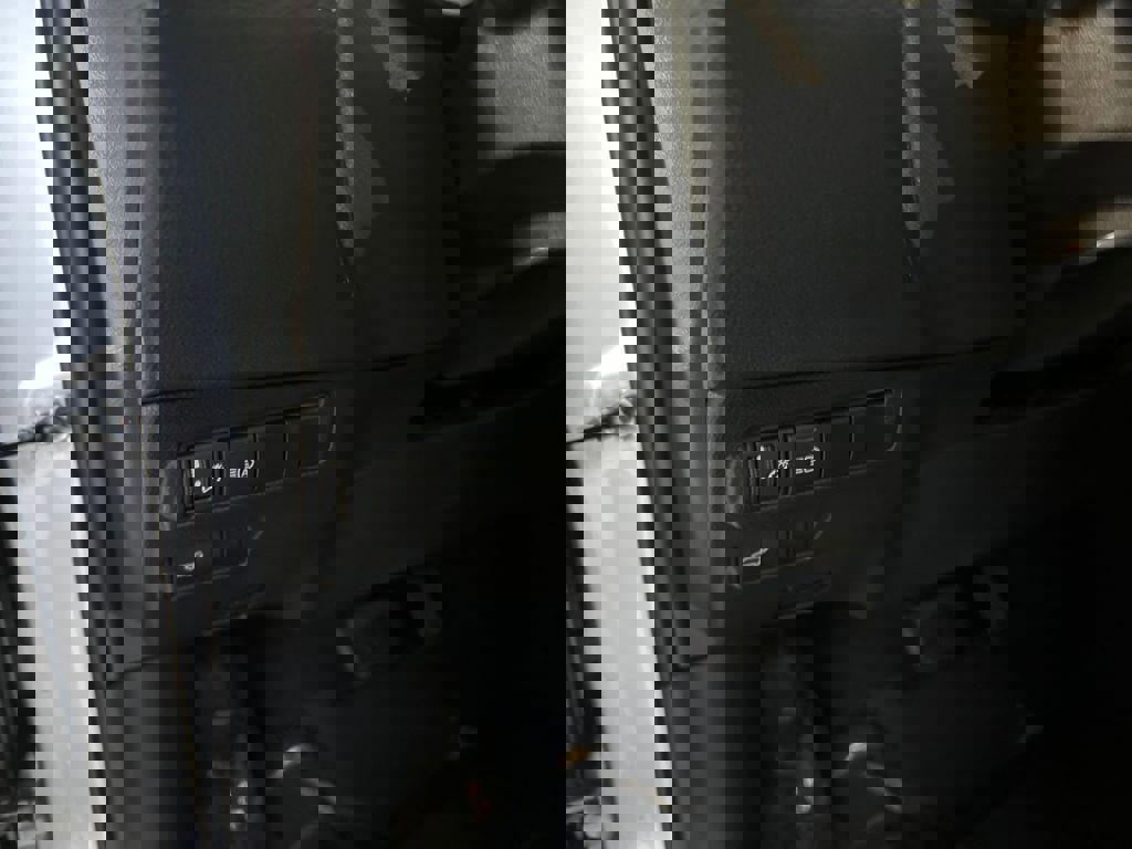 Used 2024 Toyota Corolla Cross XLE w/ Convenience Package image 21