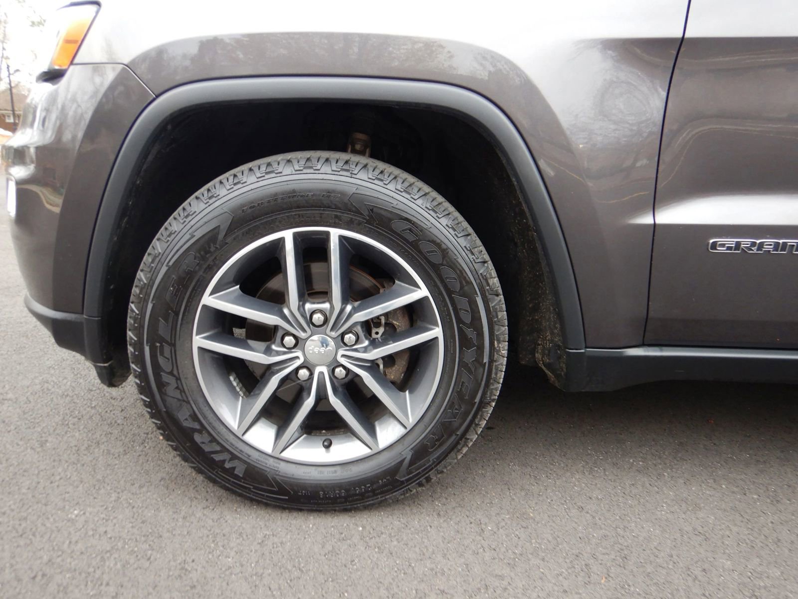Used 2017 Jeep Grand Cherokee Limited AWD/4WD image 22