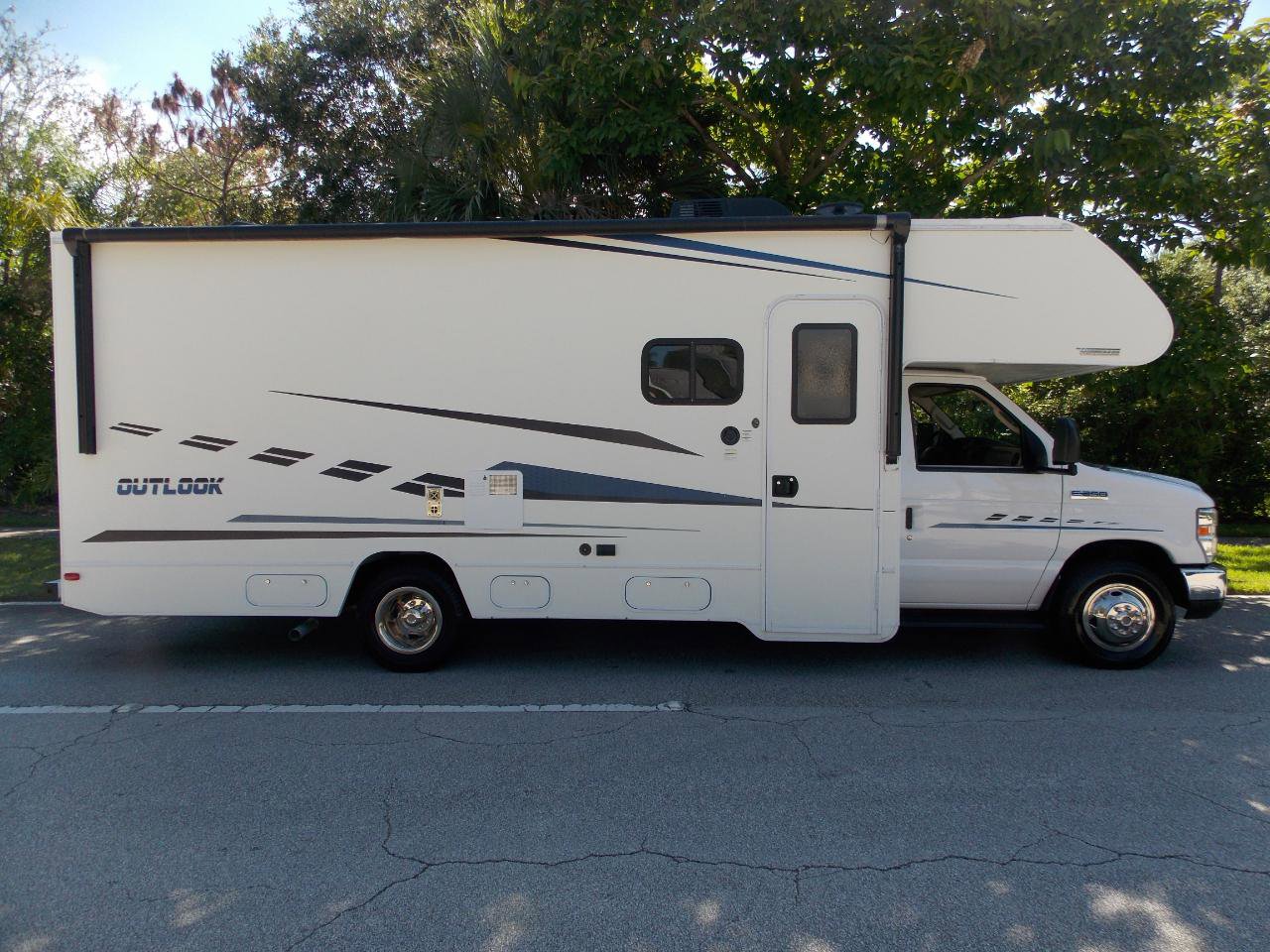 Used 2018 Ford E-350 and Econoline 350 Super Duty w/ Motorhome Prep Package RWD image 42