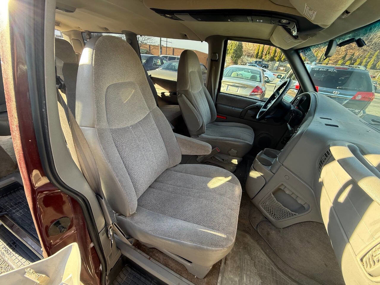 Used 2001 GMC Safari AWD image 9