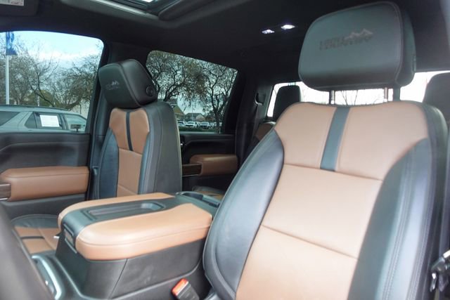 Used 2020 Chevrolet Silverado 3500 High Country w/ Technology Package image 28