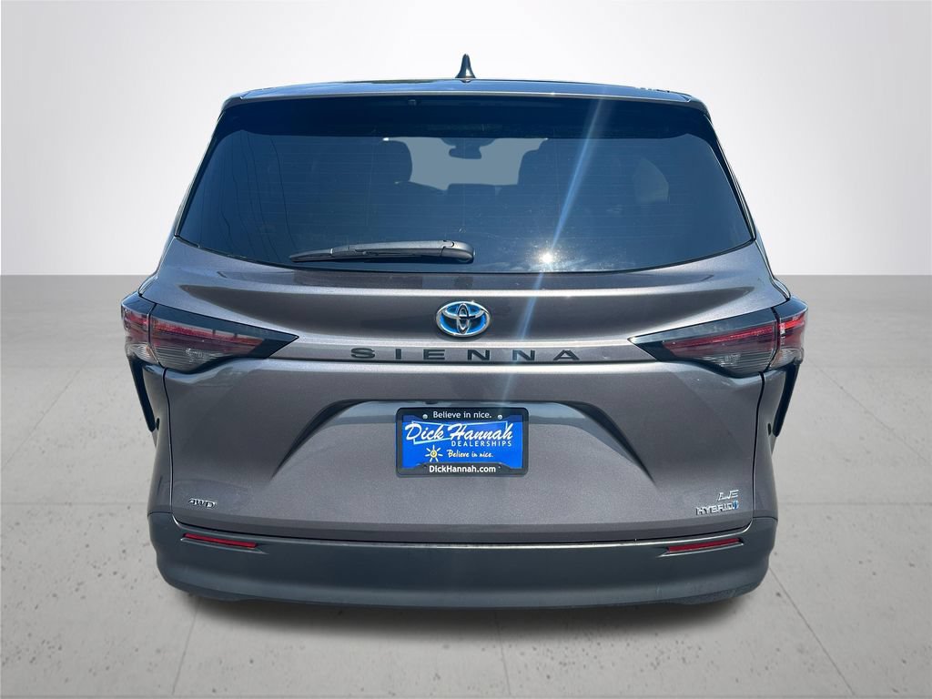 Used 2024 Toyota Sienna LE AWD/4WD image 8
