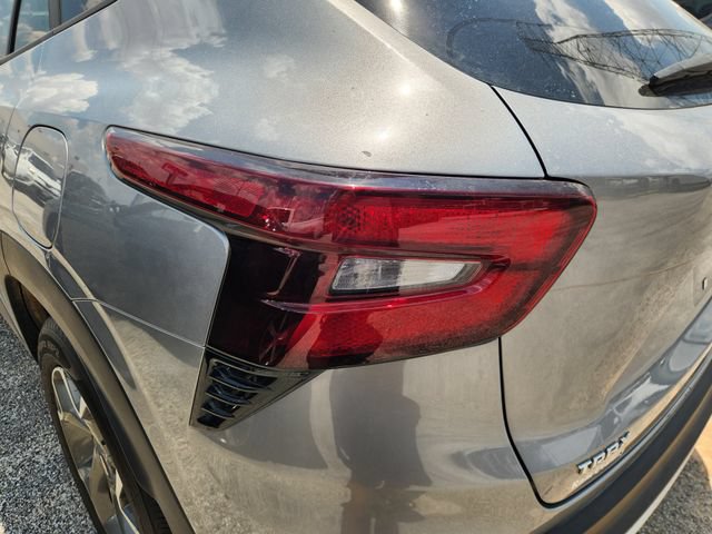 Used 2025 Chevrolet Trax LT FWD image 8