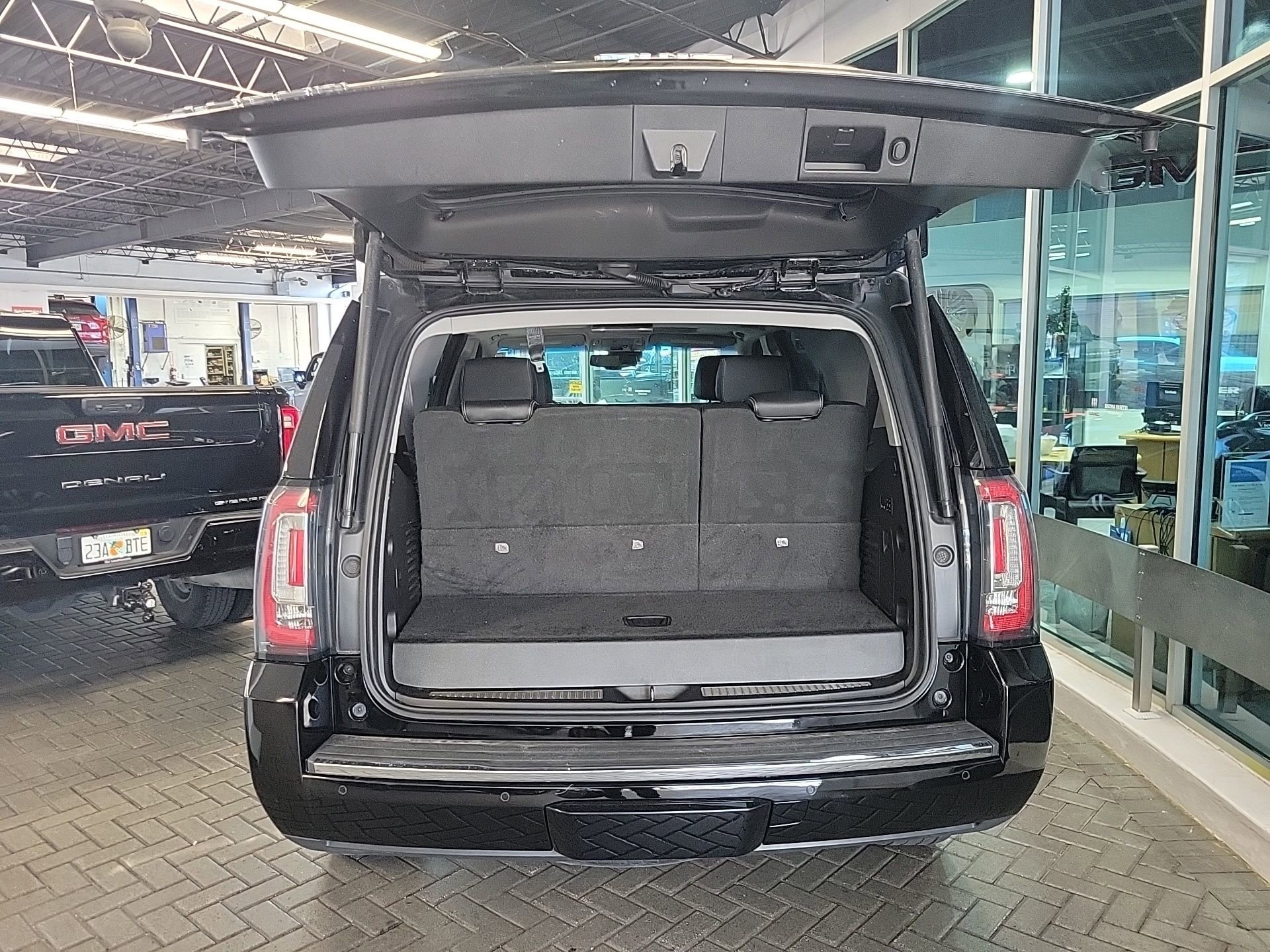 Used 2018 GMC Yukon Denali w/ Denali Ultimate Package image 34