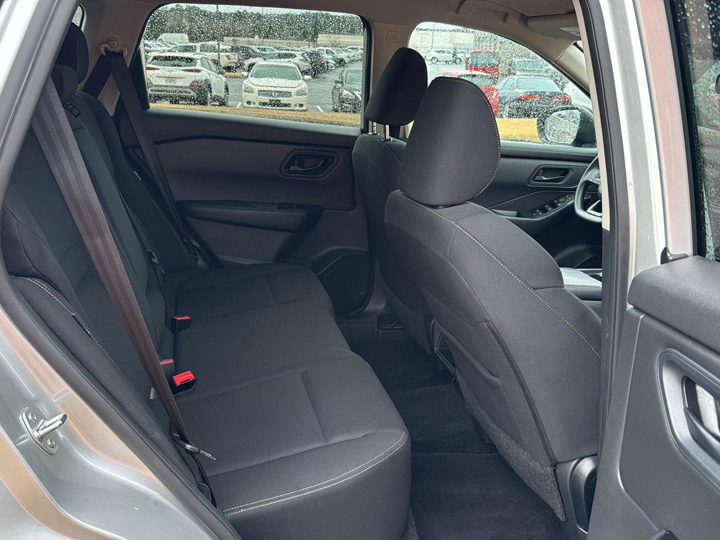 Used 2024 Nissan Rogue S image 11