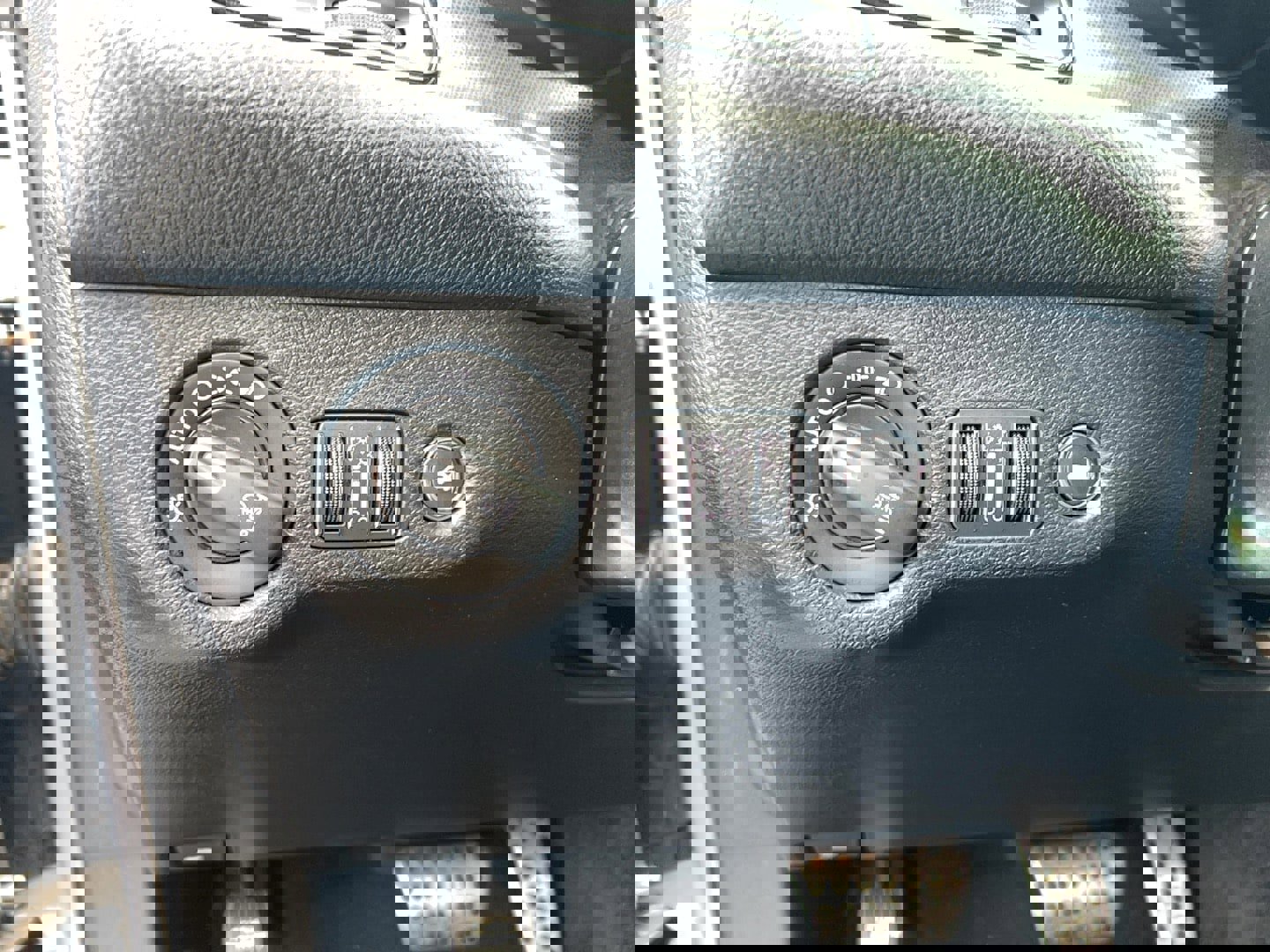 Used 2015 Dodge Challenger SXT Plus w/ Sound Group II image 13