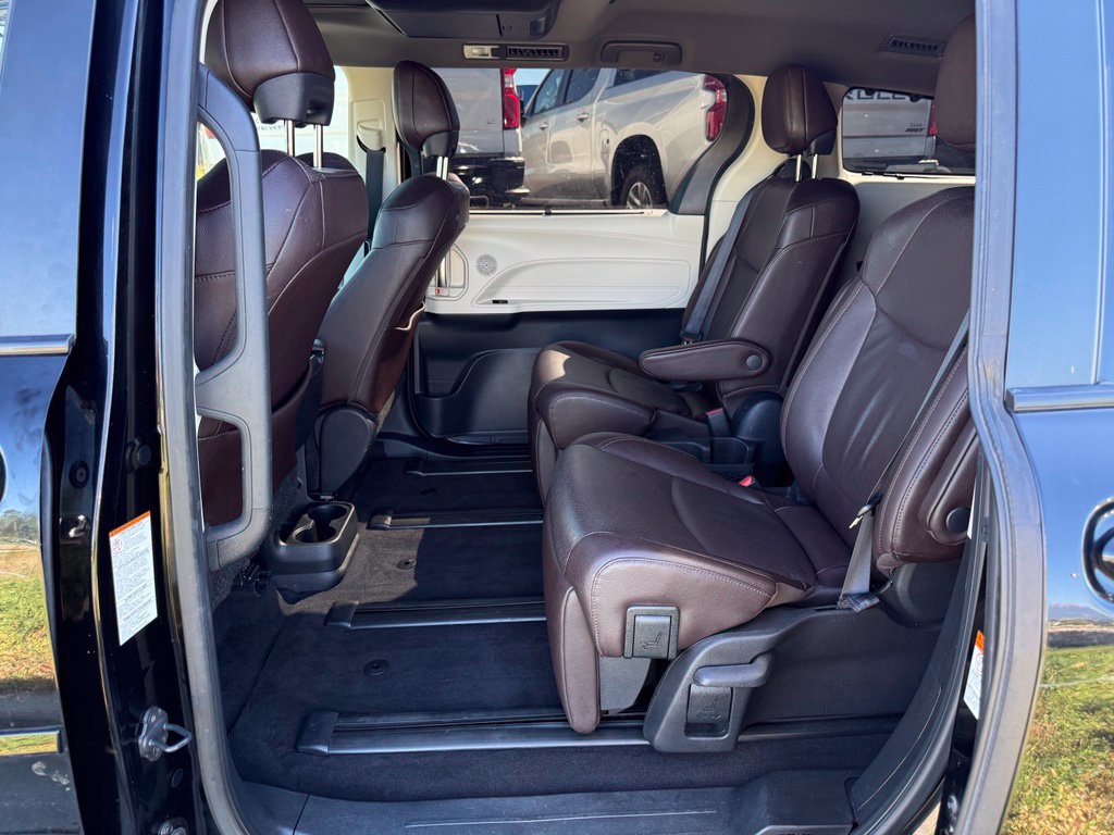 Used 2022 Toyota Sienna Platinum AWD/4WD image 25