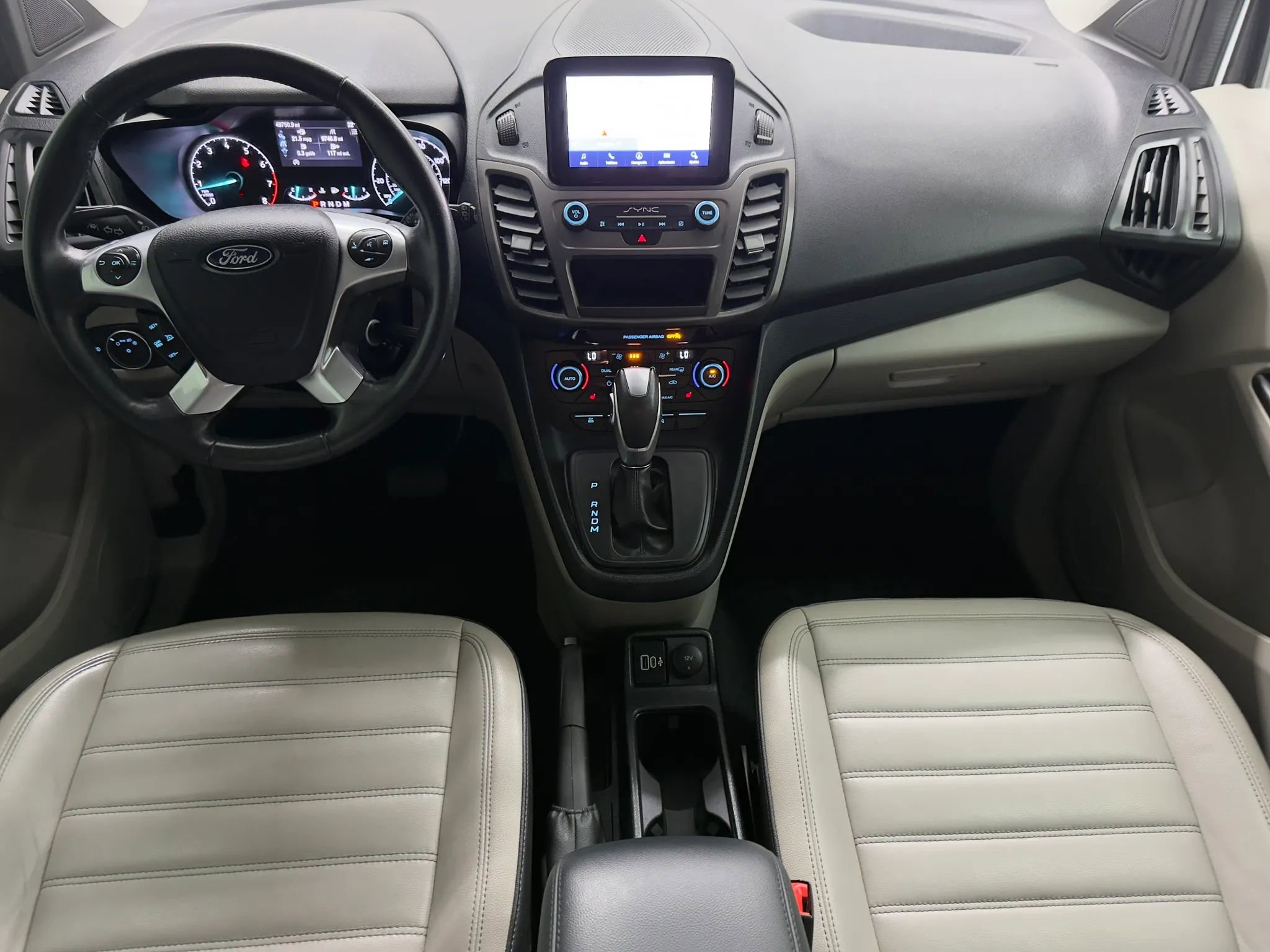 Used 2023 Ford Transit Connect XLT image 2