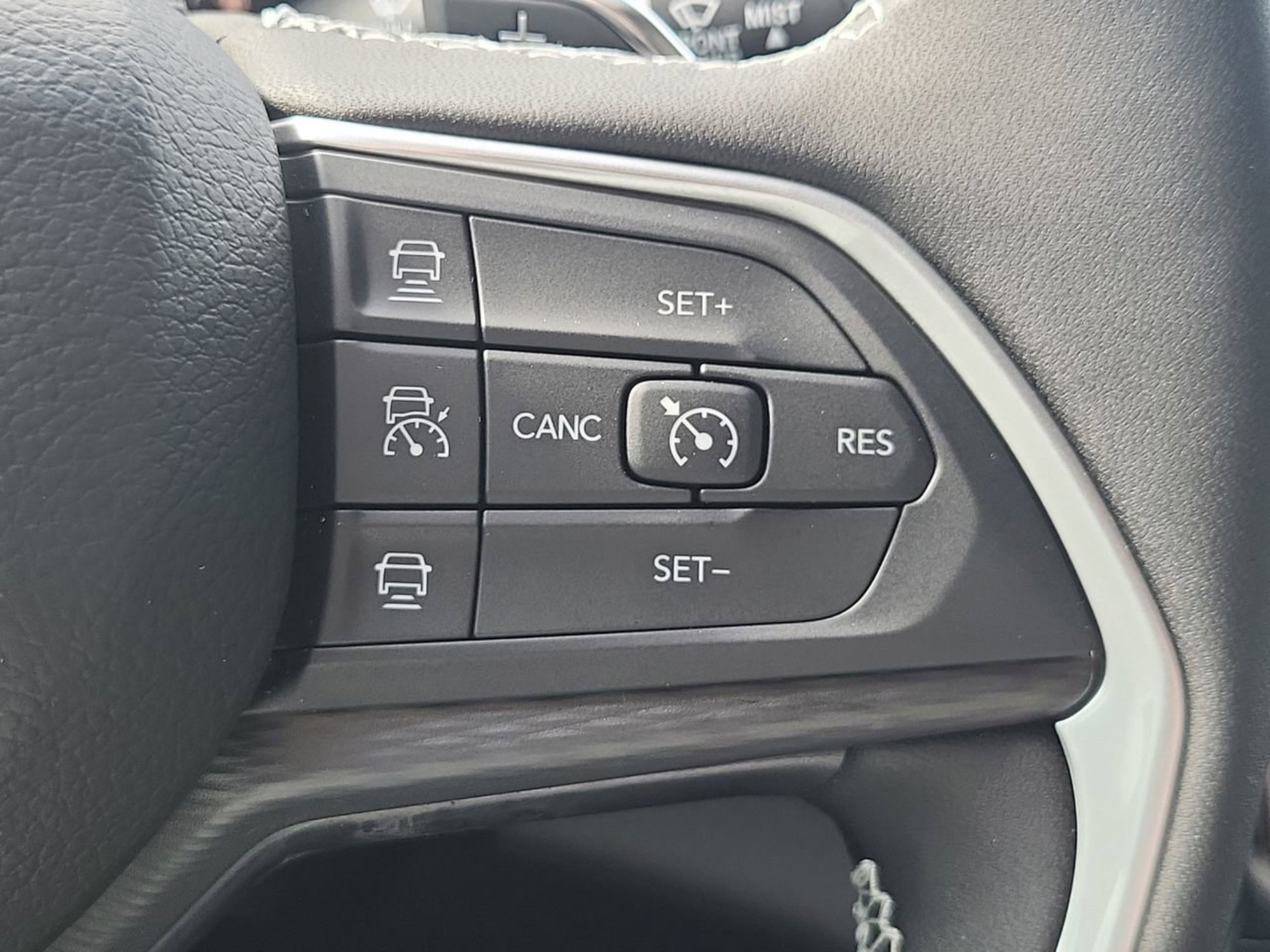 New 2025 Jeep Grand Cherokee L Altitude image 28